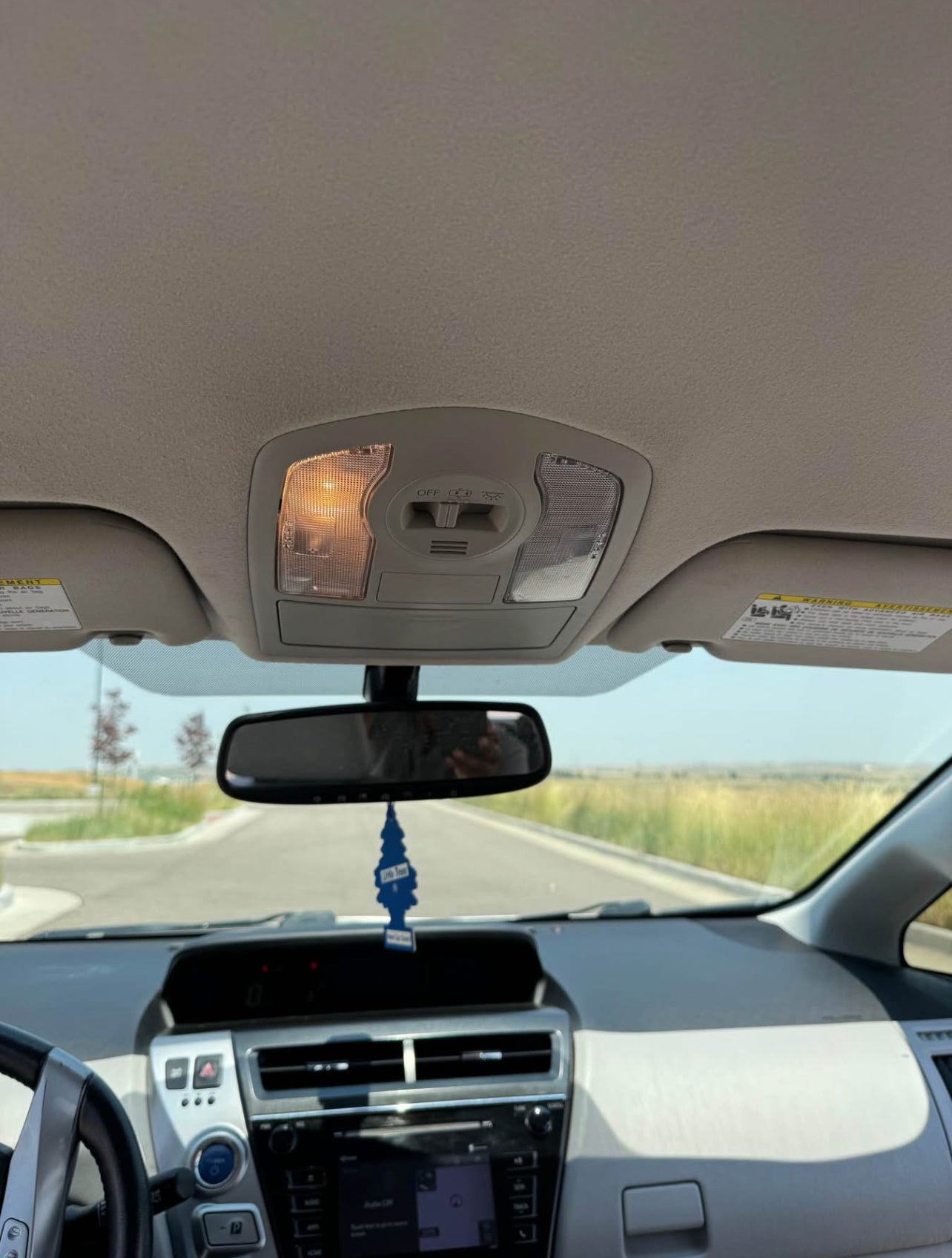 Toyota Prius 2015 V. Four wagon 4D
