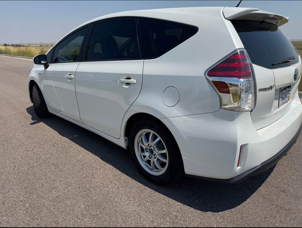 Toyota Prius 2015 V. Four wagon 4D