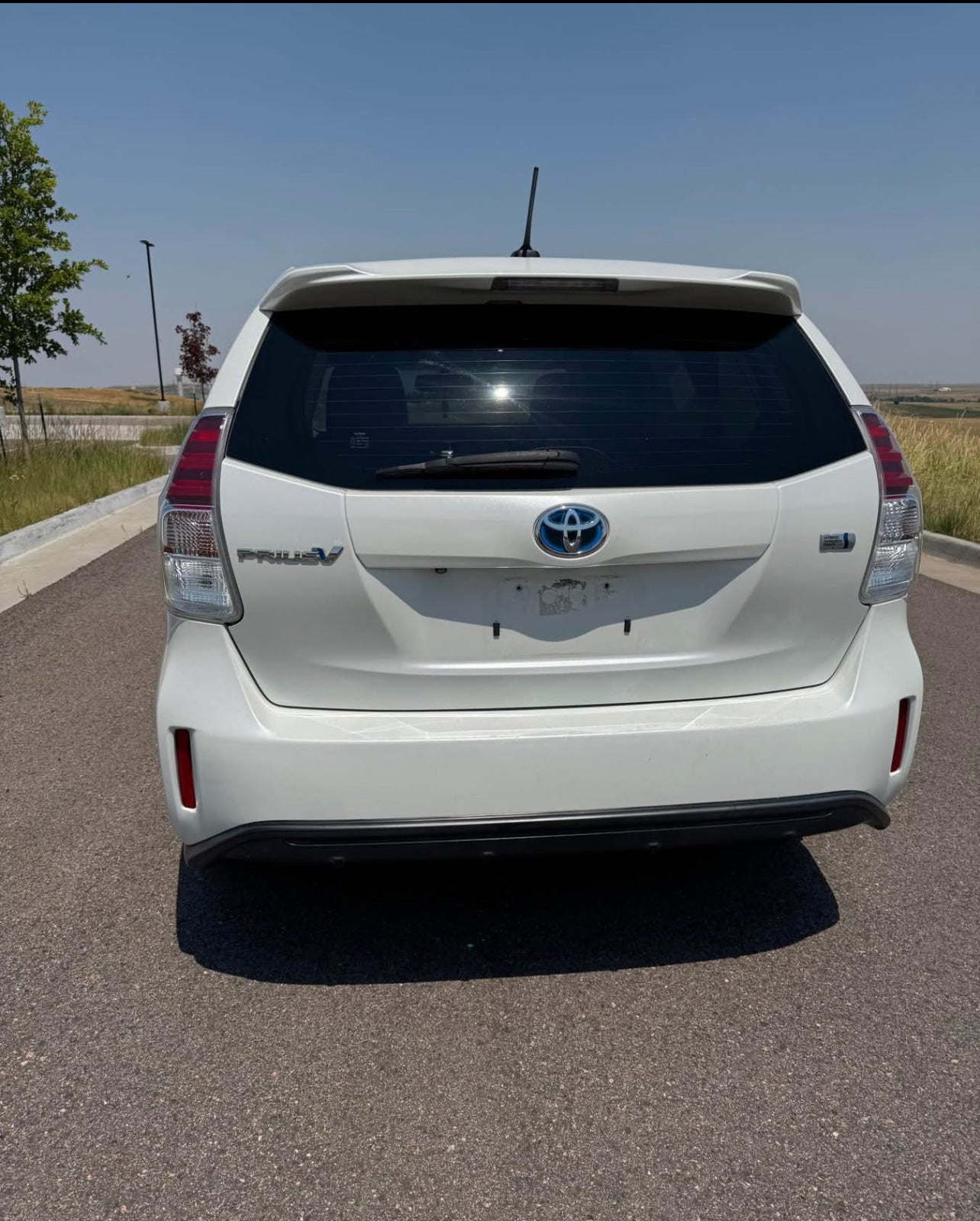 Toyota Prius 2015 V. Four wagon 4D