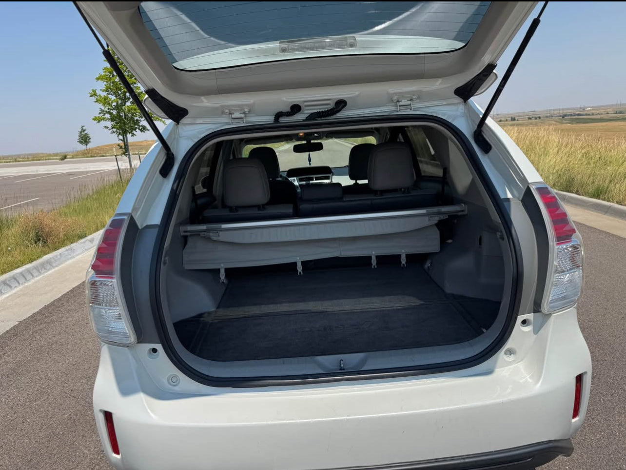 Toyota Prius 2015 V. Four wagon 4D
