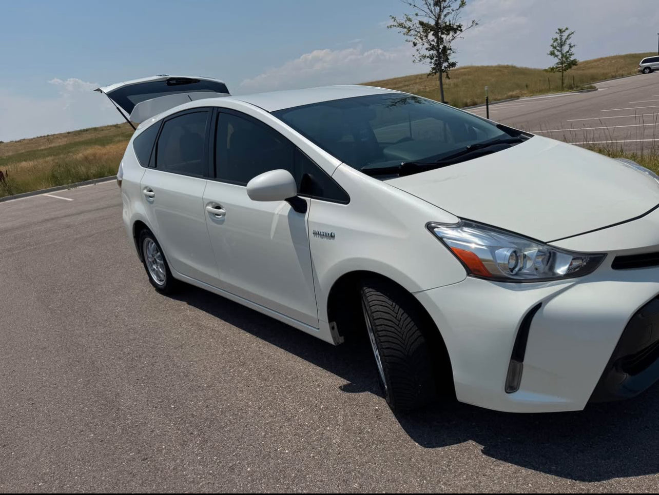 Toyota Prius 2015 V. Four wagon 4D