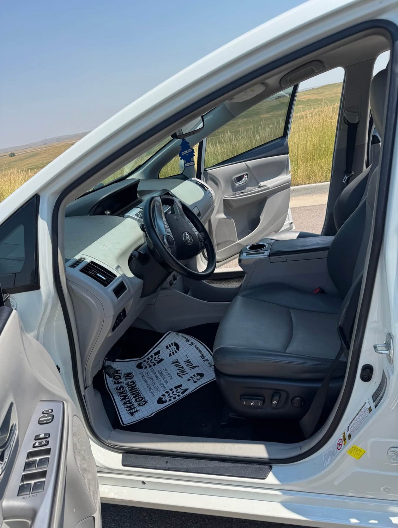 Toyota Prius 2015 V. Four wagon 4D